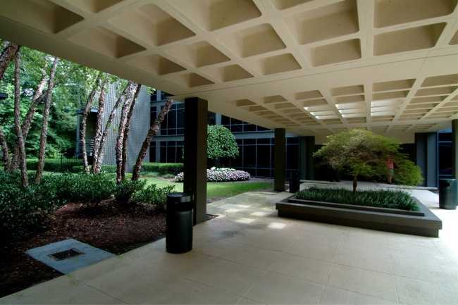 Powers Ferry Landing West - Atrium Walkway